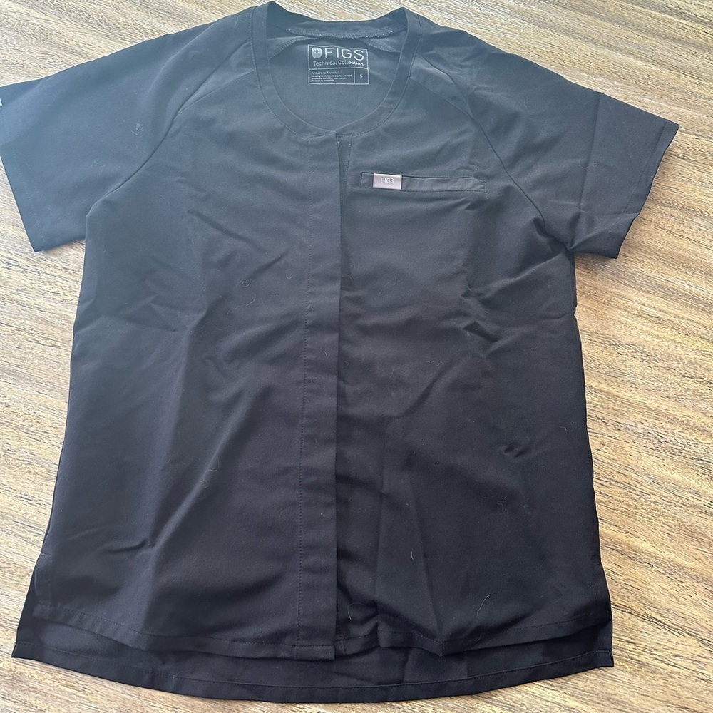 FIGS black tela scrub top
